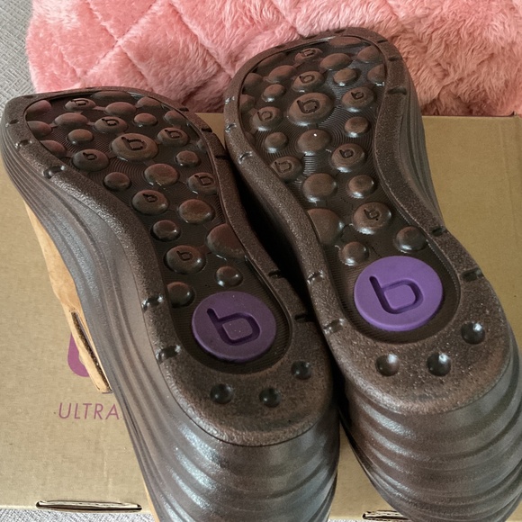 Bionica Size 10 Medium “Coast” Tan Suede Mules with Wedge Heel - Picture 5 of 6